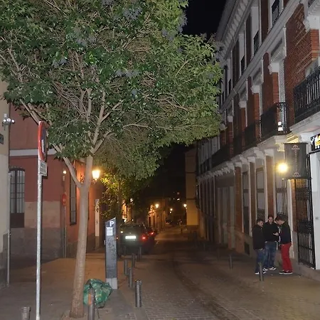 Meetingpoint Hostal *