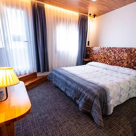 Far Bernabeu Hostel *