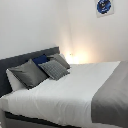 Opera Roost Guest house *