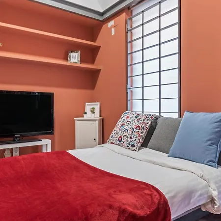 Contemporary Flat With 1-bedroom In Madrid