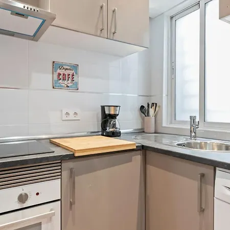 Apartment Contemporary Flat With 1-bedroom In *