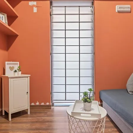 Contemporary Flat With 1-bedroom In