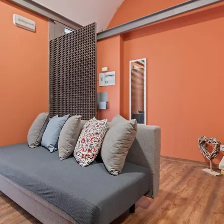 Apartment Contemporary Flat With 1-bedroom In *