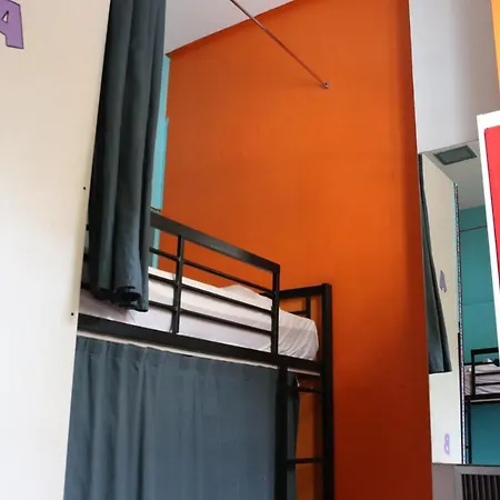 Urban Hostal