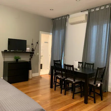 Aparthotel New Point 3*