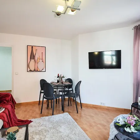 My City Home- Bright In Great Location Apartment