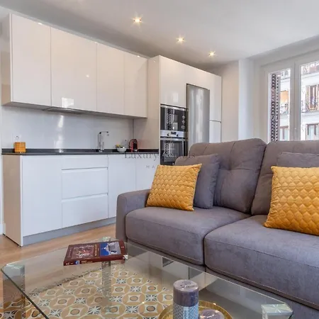 Charming For 4 Steps Away From Mercado De San Miguel , Calle Mayor Iv Apartment