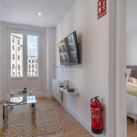 Charming For 4 Steps Away From Mercado De San Miguel , Calle Mayor Iv Apartment