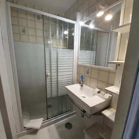 Riesco بيت ضيافة