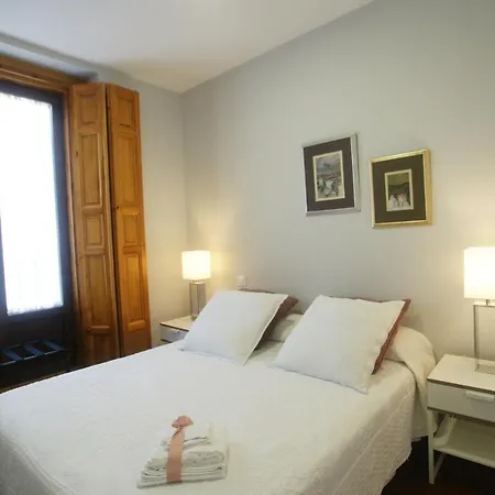 Al Lado De Gran Via - Pink 马德里