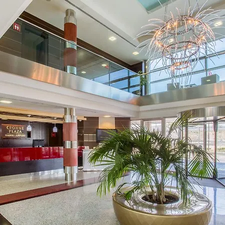 Crowne Plaza Airport Hotell