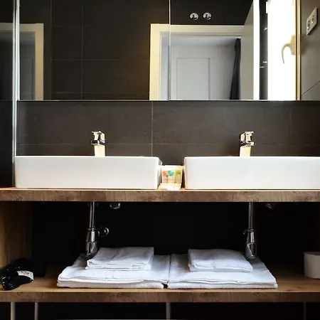 Laris Hotel 3*