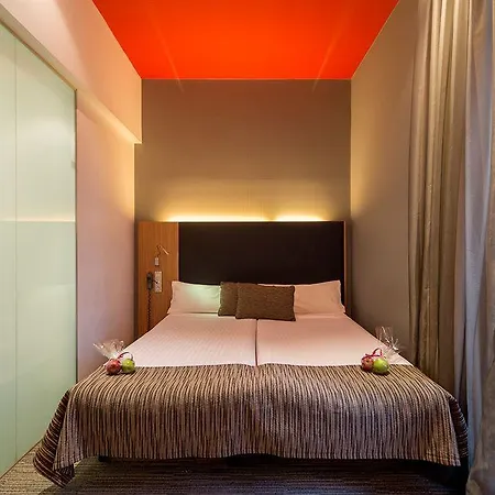 Hotel Petit Palace Plaza Del Carmen 4*