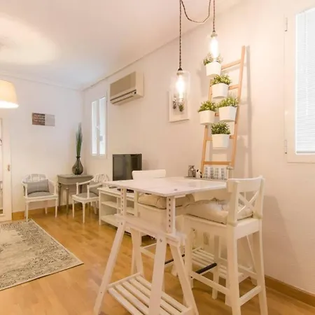 Apartamento Cómodo Y Céntrico Estudio De Lujo En Atocha - Jardín Botánico. Wifi Madrid