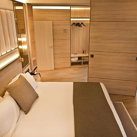 Hotel Preciados 4*