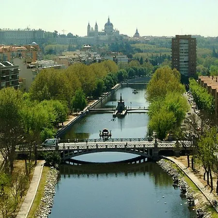 Sleeping Gran Via Apartment