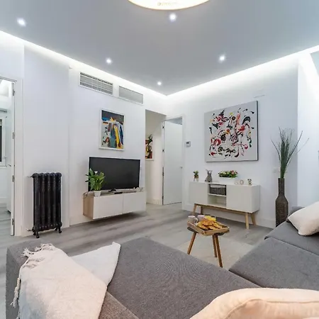 Modern Boutique In The Heart Of Apartment *