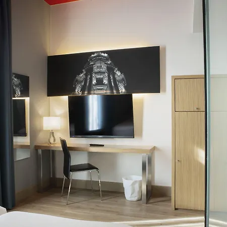 Petit Palace Plaza Del Carmen Hotel 4*