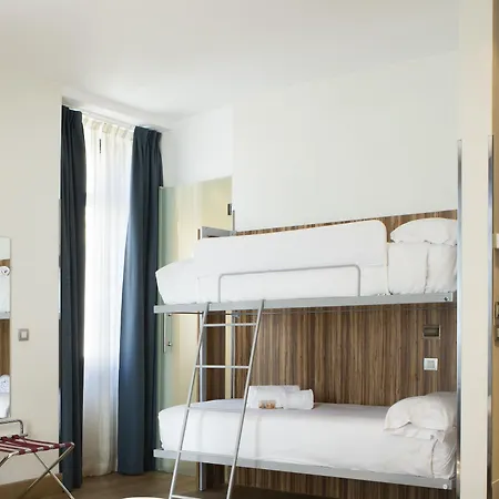 Hotel Petit Palace Plaza Del Carmen 4*