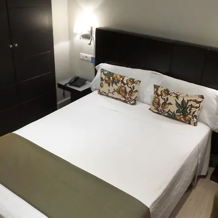 Otel Moderno Puerta Del Sol 3*