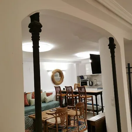 Loft In Beautiful 19th Century House 아파트 마드리드