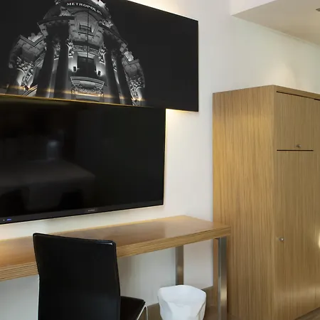 Hotel Petit Palace Plaza Del Carmen 4*