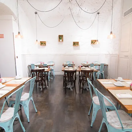 Hotel Petit Palace Plaza Del Carmen 4*