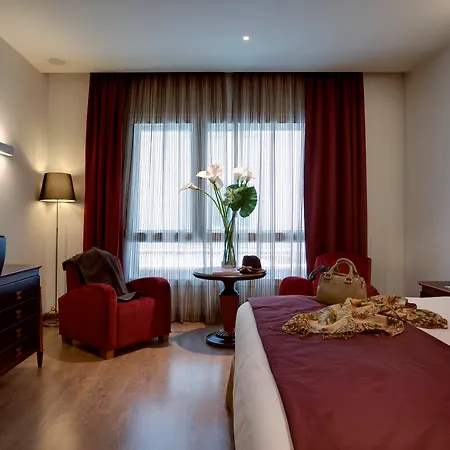 Crowne Plaza Airport Hotell 4*