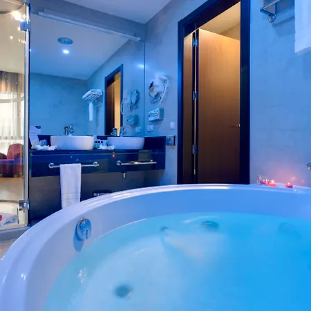 Crowne Plaza Airport Hotell 4*
