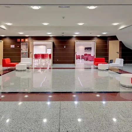 Crowne Plaza Airport