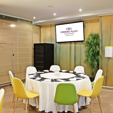 Crowne Plaza Airport Hotell