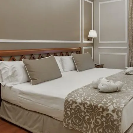Catalonia Las Cortes Hotell