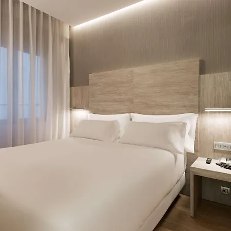 Nh Chamberi Hotel 3*