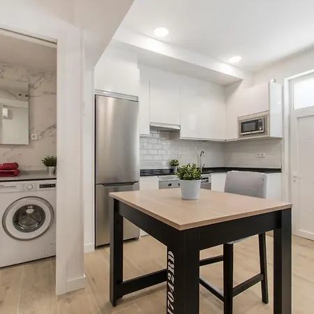 Apartment 4torres Homes - Laura *