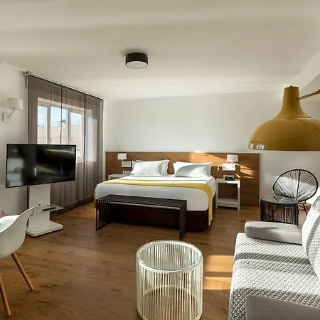 Rafaelhoteles Atocha Hotel 4*
