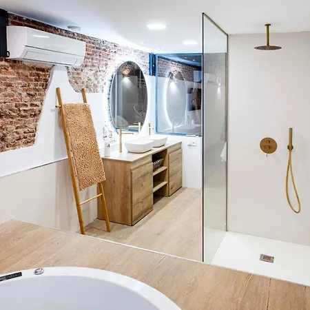 Calle Amparo 86 Lujoso Duplex Con Jacuzzi En Lavapies Especial Parejas Madryt