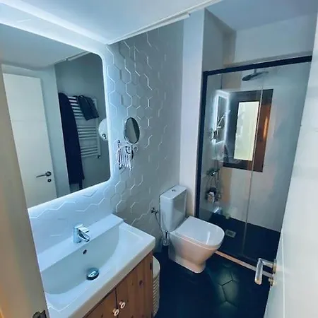 Cozy Royal Palace Area 5/6 People شقة *