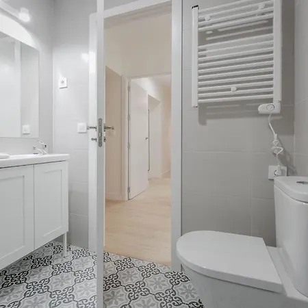 Modern Apt 6px En La Plaza De Tirso De Molina Apartamento