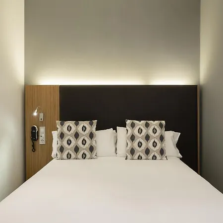 Hotel Petit Palace Plaza Del Carmen Madryt