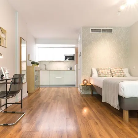 Paseo Del Prado I - Estudio Con Piscina Y Terraza