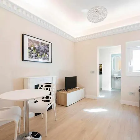 Nuevo Bien Comunicado 1 Apartmán Madrid