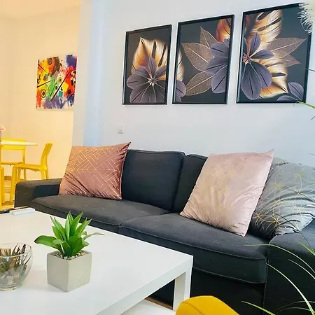 Style & Design Flat In The Center Of *