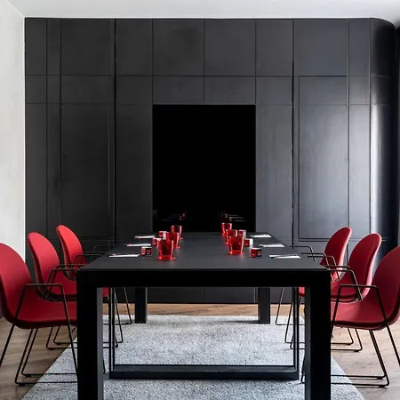 Radisson Red Otel 4*