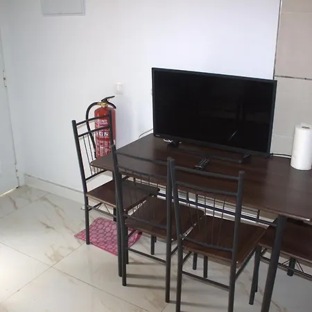 In - Multiple 04 Carpetana Guest house *