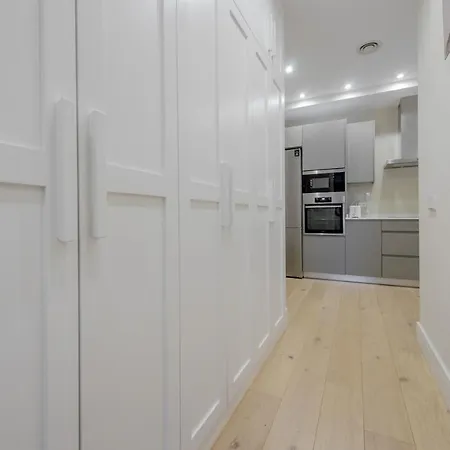 Centrico Apt 9pax C/barco A Calle De Gran Via Apartment *