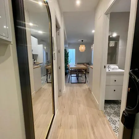 Downtown&new Apt 9pax En La Plaza De Chueca Appartamento *