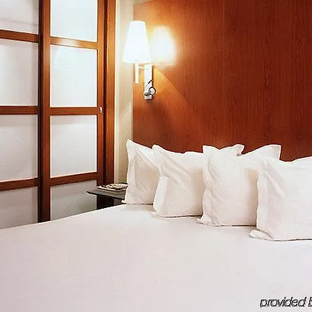 Hotel Ac Los Vascos By Marriott 3*