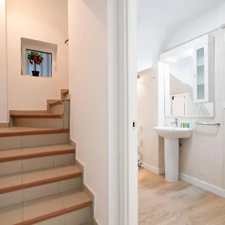 Triplex At Street Level P De Toros Ventas-v-coro Apartment *