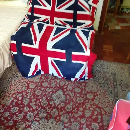 English & Private Shower Sleep Breakfast Madrid