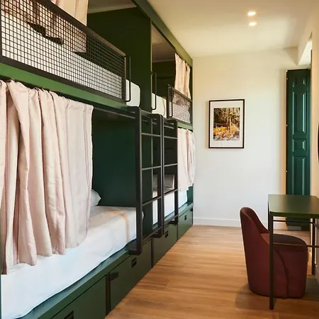 Hostel Latroupe Prado Madrid